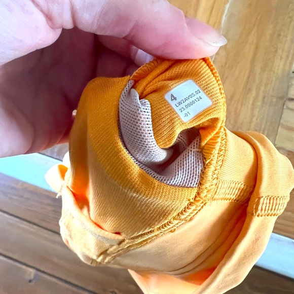 LULULEMON ORANGE CRUSH AOORTS BRA SZ4 - Picture 3 of 7
